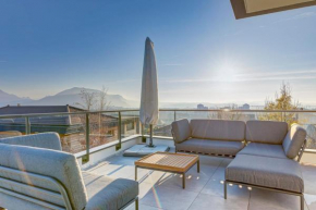 Serenity - 3 bedroom top floor apartment parking & lake view terrace